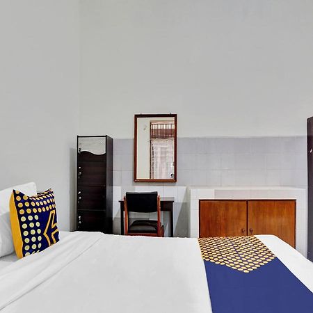 SPOT ON 90539 Taman Borobudur Guest House Syariah Blimbing  Bagian luar foto