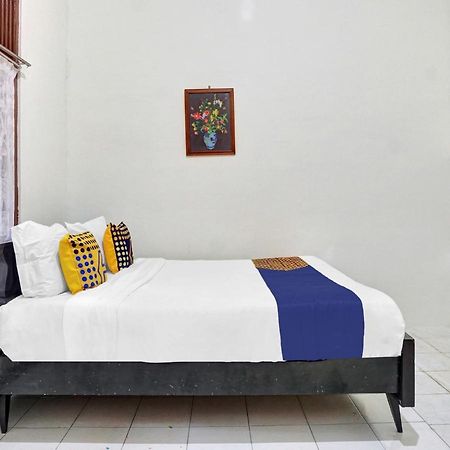 SPOT ON 90539 Taman Borobudur Guest House Syariah Blimbing  Bagian luar foto