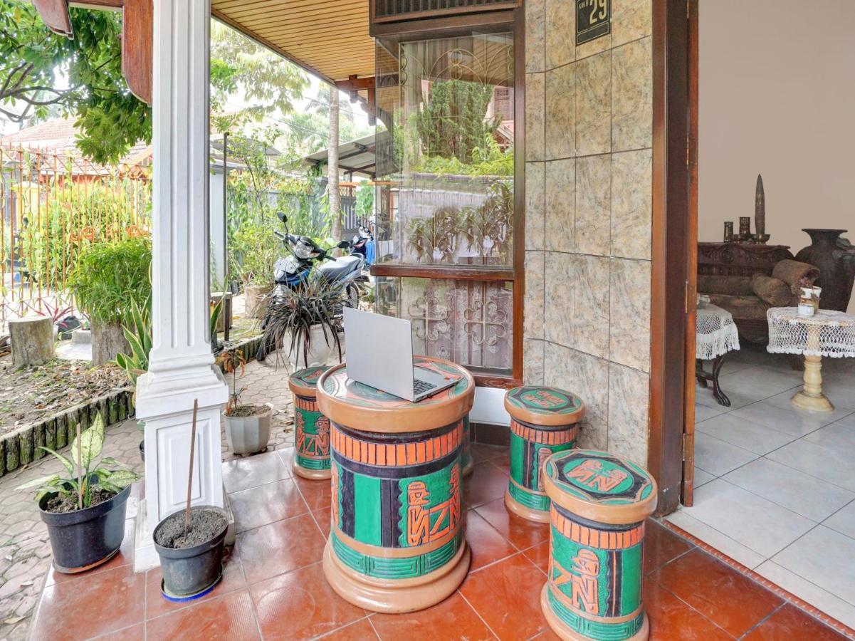 SPOT ON 90539 Taman Borobudur Guest House Syariah Blimbing  Bagian luar foto