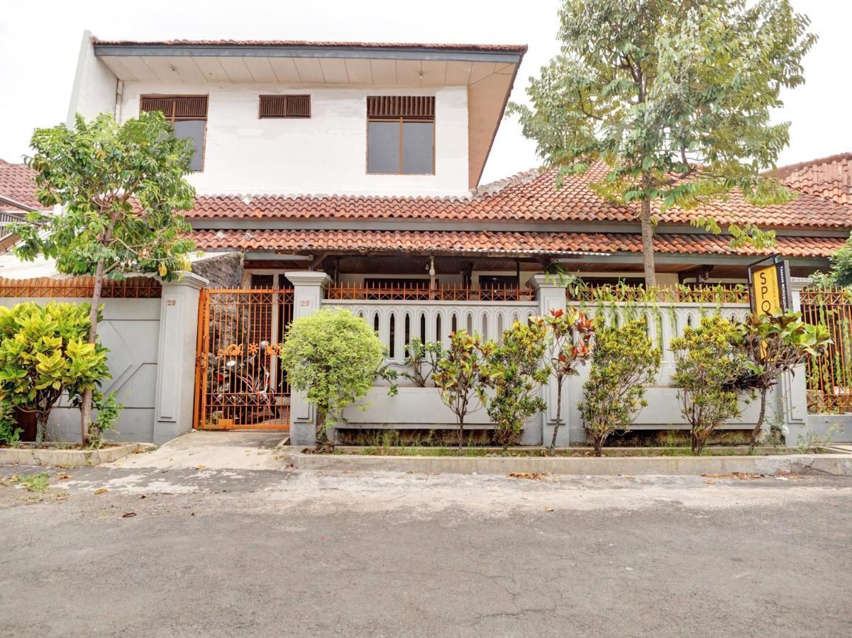 SPOT ON 90539 Taman Borobudur Guest House Syariah Blimbing  Bagian luar foto