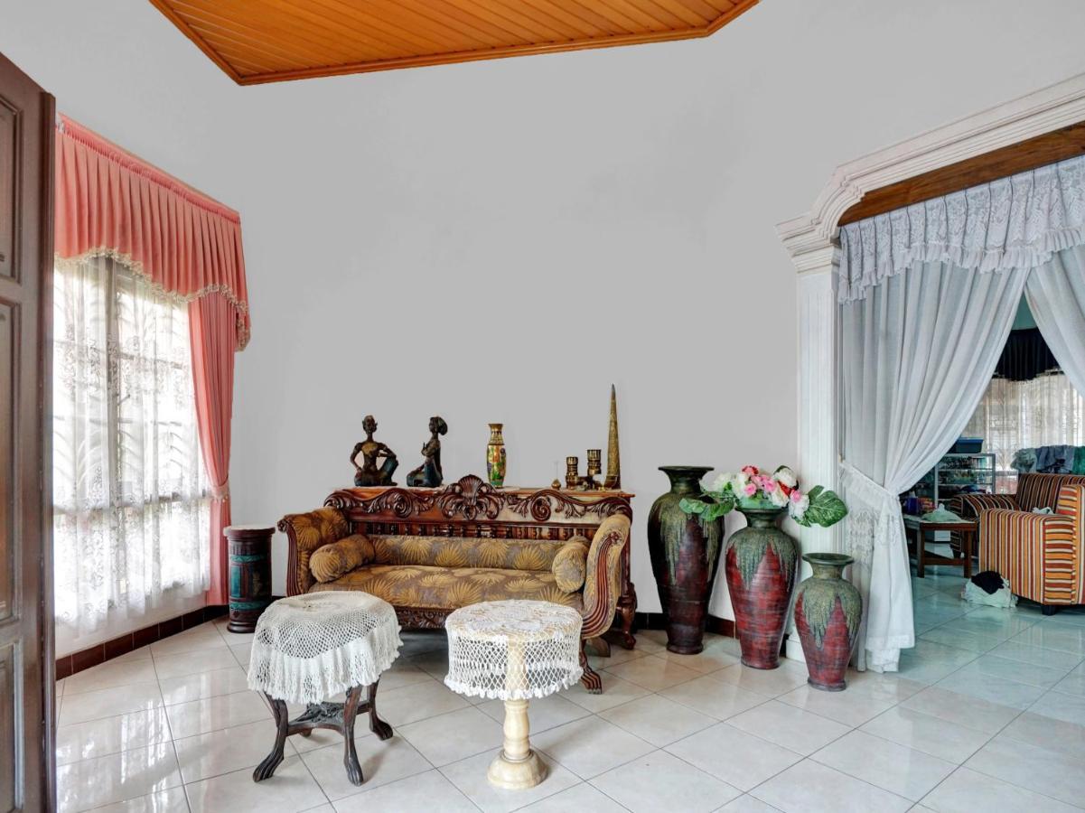 SPOT ON 90539 Taman Borobudur Guest House Syariah Blimbing  Bagian luar foto