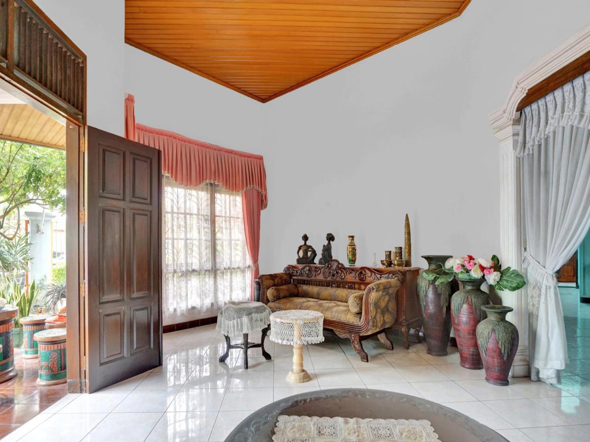 SPOT ON 90539 Taman Borobudur Guest House Syariah Blimbing  Bagian luar foto