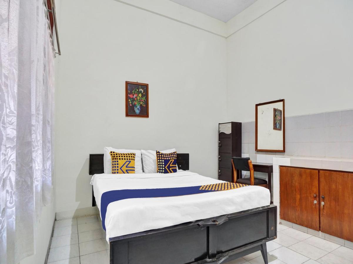 SPOT ON 90539 Taman Borobudur Guest House Syariah Blimbing  Bagian luar foto