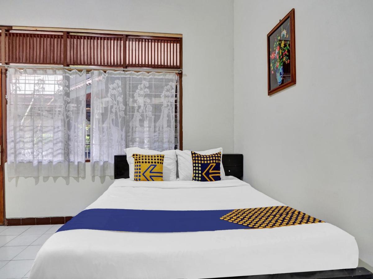 SPOT ON 90539 Taman Borobudur Guest House Syariah Blimbing  Bagian luar foto