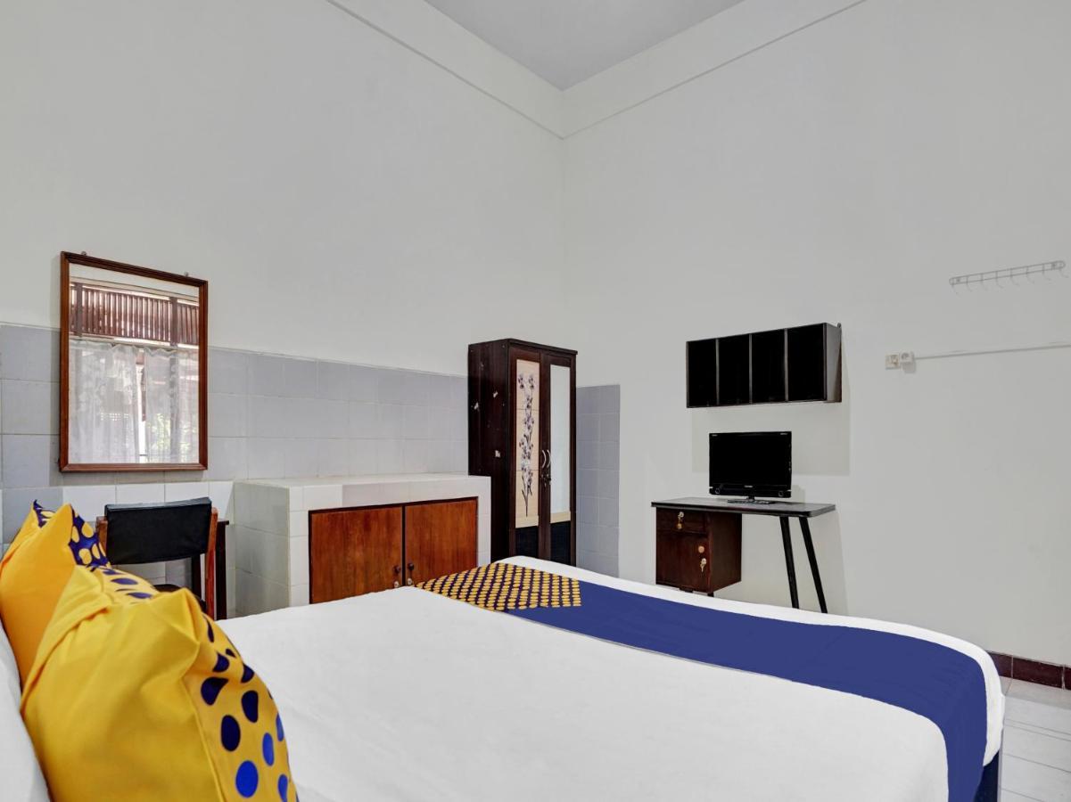 SPOT ON 90539 Taman Borobudur Guest House Syariah Blimbing  Bagian luar foto